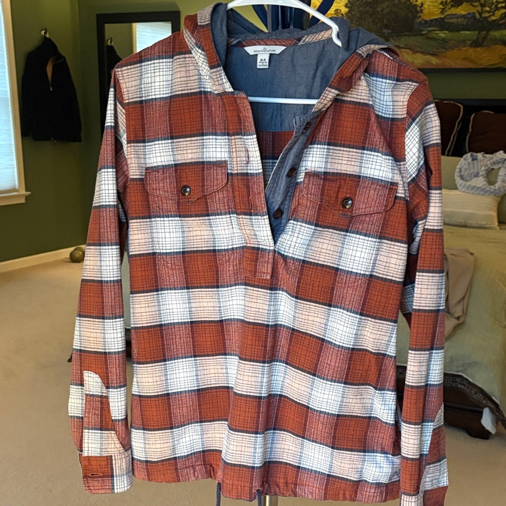 Woman’s Plaid Pullover Hooded Shirt